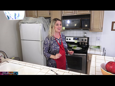 ❤️ A madrasta o ordenha na cozinha antes de sua data Porno em nós pt-br.pornjimbo.ru ❌️❤
