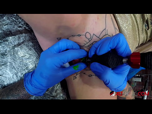 ❤️ Extremamente tatuada, a brasa Sully Savage fez uma tatuagem em seu clítoris Porno em nós pt-br.pornjimbo.ru ❌️❤